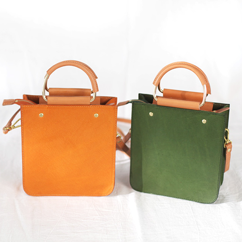 Small structured discount purse