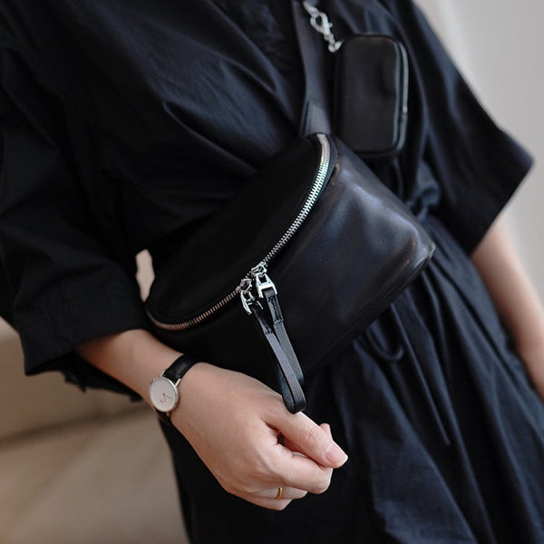 Vintage Womens Black Leather Small Small Sling - Side View