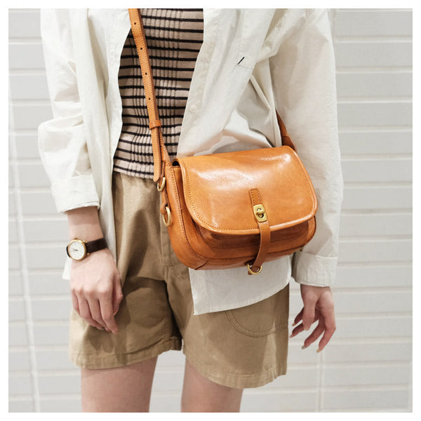 Vintage Black Womens Shoulder Bag Crossbody Saddle - Bill Slots Detail