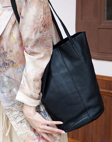Buy Tyra Hazel Black Solid Faux Leather Tote Handbag Online At Best Price @  Tata CLiQ