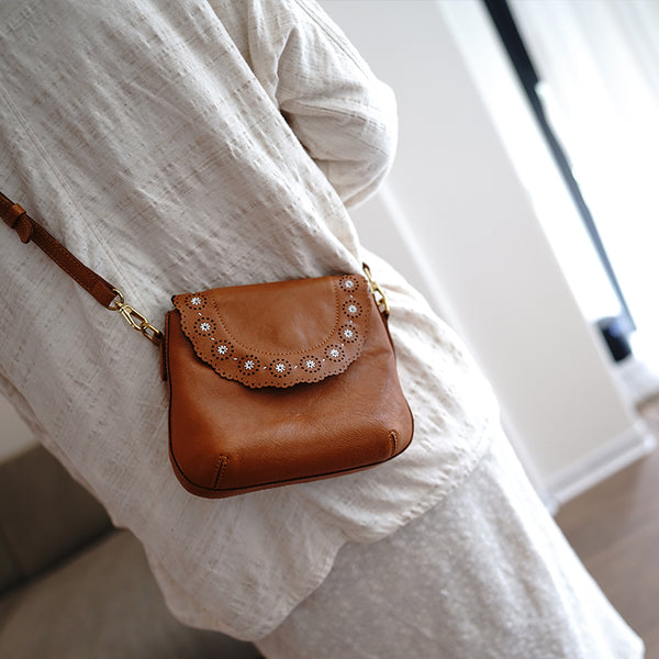 Classic Brown Leather Small Hollow Flower Shoulder - Leather Texture Detail