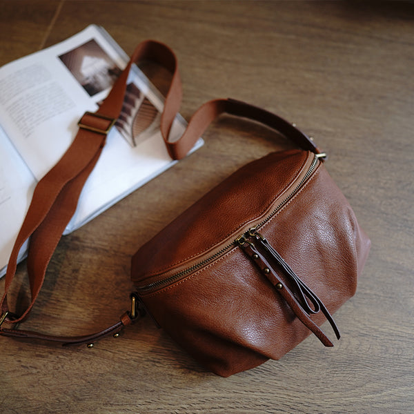 Vintage Womens Black Leather Saddle Shoulder Bag - Side View