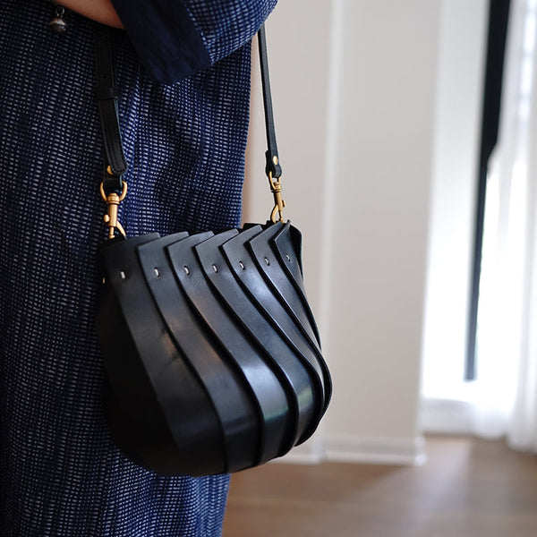 Vintage Black Leather Splicing Bucket Handbag Women - Card Slots Detail