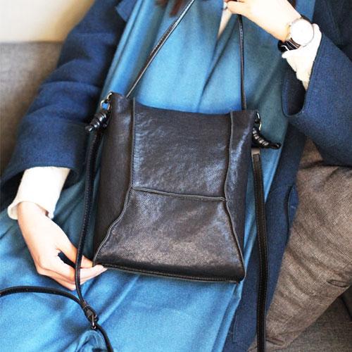 VIntage Womens Leather Burgundy Tote Purse Bucket Tote Small Black Shoulder Buck CM03051028