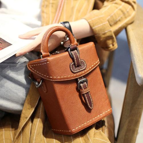 Vintage Small WOmens Brown Leather Box Handbag Shoulder Bag Square Cro