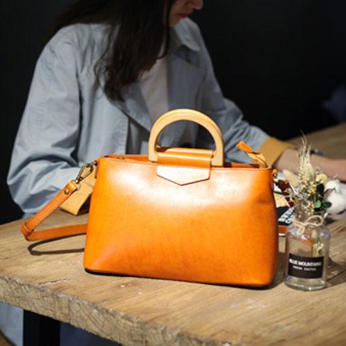 Vintage Womens Brown Leather Structured Handbag Black Wooden Top Handle Satchel CM04461074