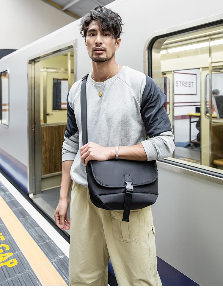 MESSENGER CROSSBODY BAG Man Black