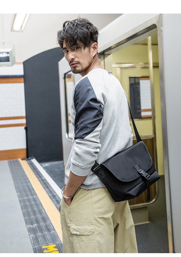Black shoulder online bag mens