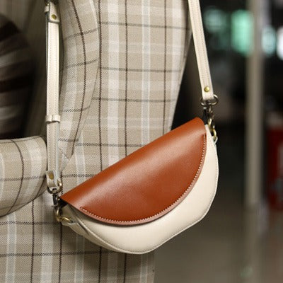 Contrast Color LEATHER Saddle Side Bag WOMEN - Card Slots Detail