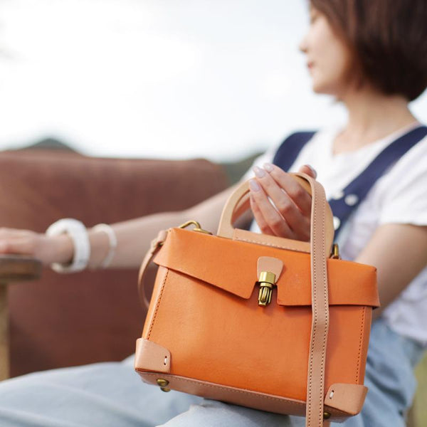 Vintage Womens Brown Leather Doctor Style Handbag Small Doctors Bag Side Purse f CM543701048