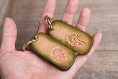 Handmade Leather Mens World of Warcraft Cool Keychain KeyCharm Keyring Pendant for Men