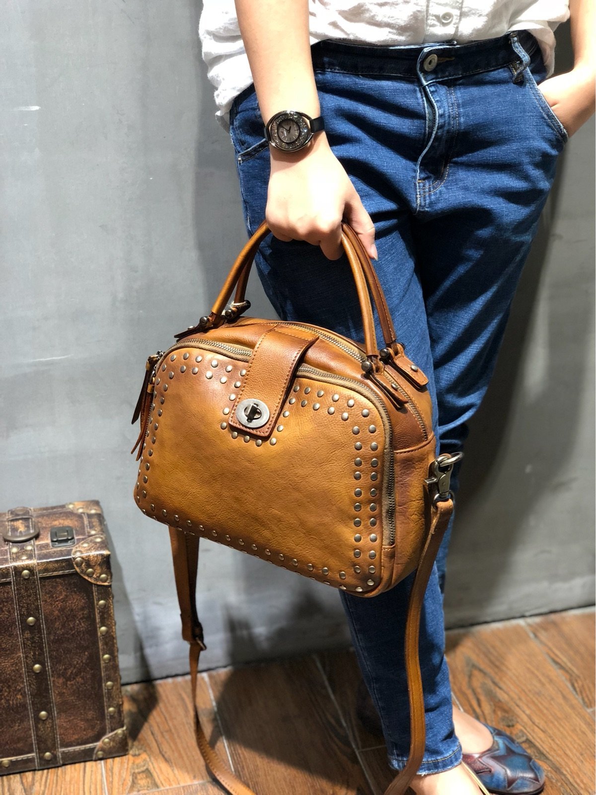 Vintage Womens Rivets Brown Leather Handbags Shoulder Handbags Vintage Leather Purses for Ladies