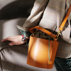 Fashion Tan Leather Womens Small Handbag Structured Bucket Shoulder Bag Leather Drawstring Crossbody Bag